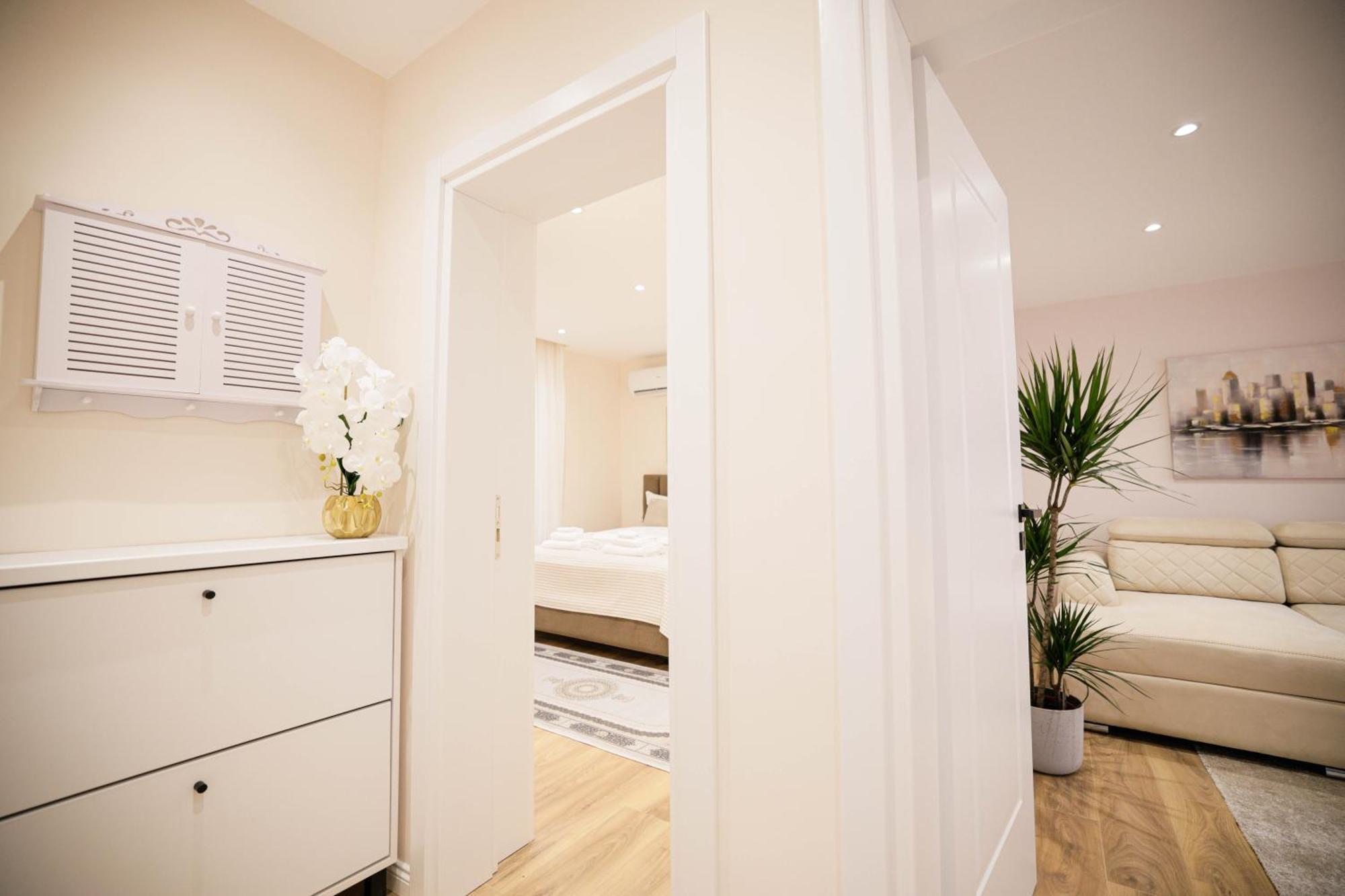 Urban Deluxe Apartment *