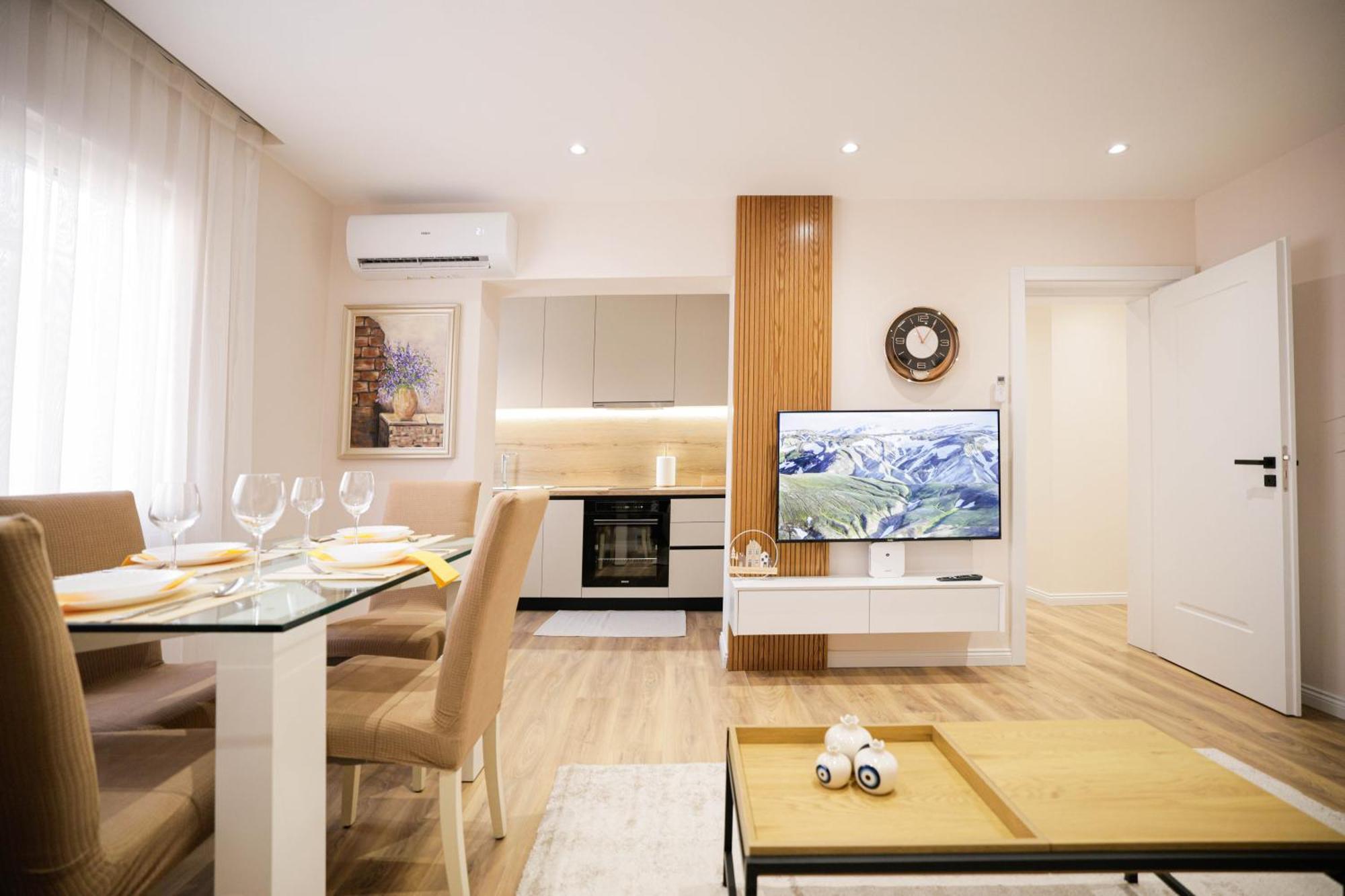 Urban Deluxe Apartment *