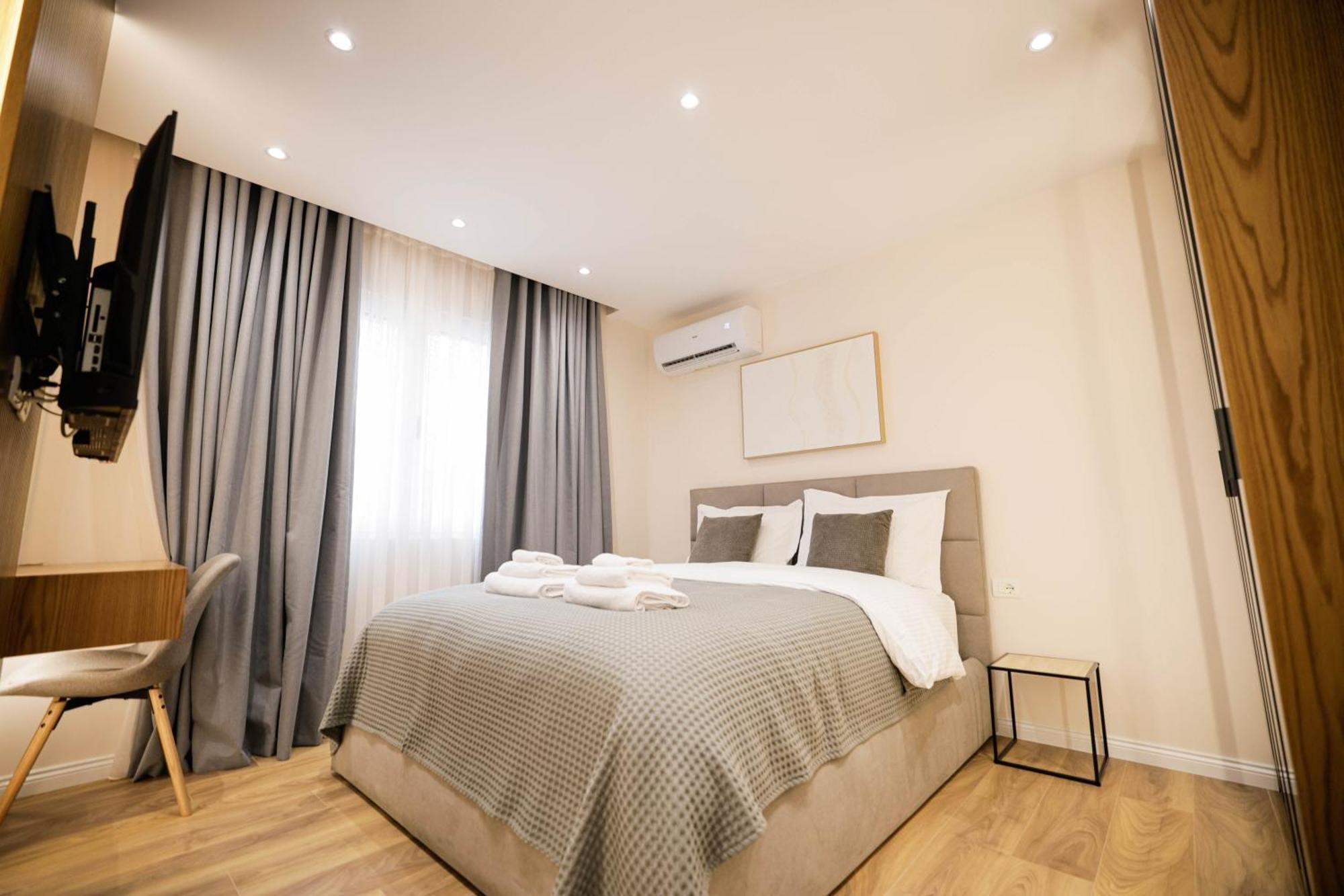 Urban Deluxe Apartment